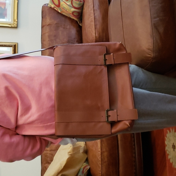 Gorgeous leather shoulder bag - Picture 9 of 14